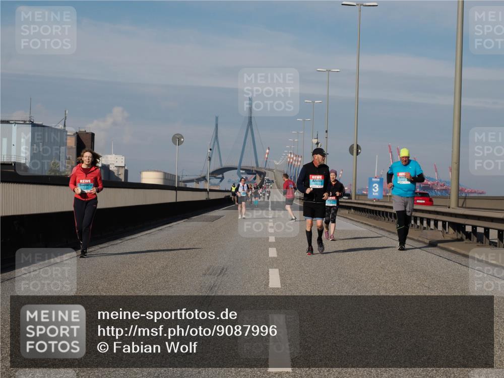03.10.2025 - Köhlbrandbrückenlauf Fabian Wolf http://msf.ph/oto/9087996 03.10.2025 10:24:02 Position 3 3 meine-sportfotos.de