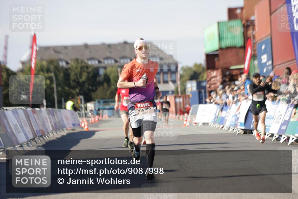 03.10.2025 - Köhlbrandbrückenlauf Jannik Wohlers http://msf.ph/oto/9087998 03.10.2025 12:53:23 Ziel 4029, 4142, 5786, 6333, 6656, 6804 meine-sportfotos.de