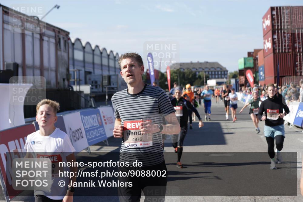 03.10.2025 - Köhlbrandbrückenlauf Jannik Wohlers http://msf.ph/oto/9088002 03.10.2025 13:19:10 Ziel 4143, 4630, 4631, 4632, 4676, 4690, 4727, 4816, 4828, 4876, 5027, 5449, 5853, 5858, 6088, 6117, 6127, 6475, 6573 meine-sportfotos.de