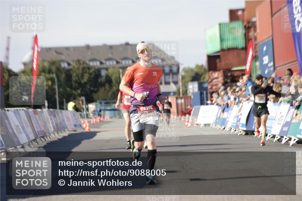 03.10.2025 - Köhlbrandbrückenlauf Jannik Wohlers http://msf.ph/oto/9088005 03.10.2025 12:53:23 Ziel 4029, 4142, 5786, 6333, 6656, 6804 meine-sportfotos.de