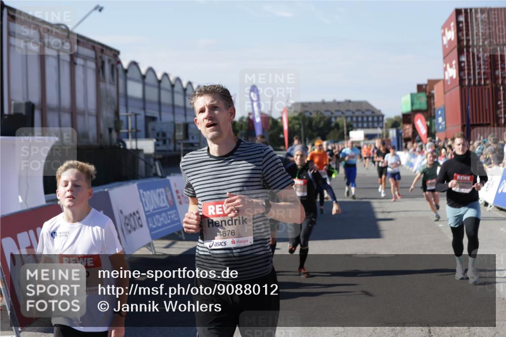 03.10.2025 - Köhlbrandbrückenlauf Jannik Wohlers http://msf.ph/oto/9088012 03.10.2025 13:19:11 Ziel 4143, 4630, 4631, 4632, 4690, 4725, 4727, 4816, 4828, 4876, 4996, 5027, 5853, 5858, 6088, 6117, 6127, 6225, 6226, 6475 meine-sportfotos.de