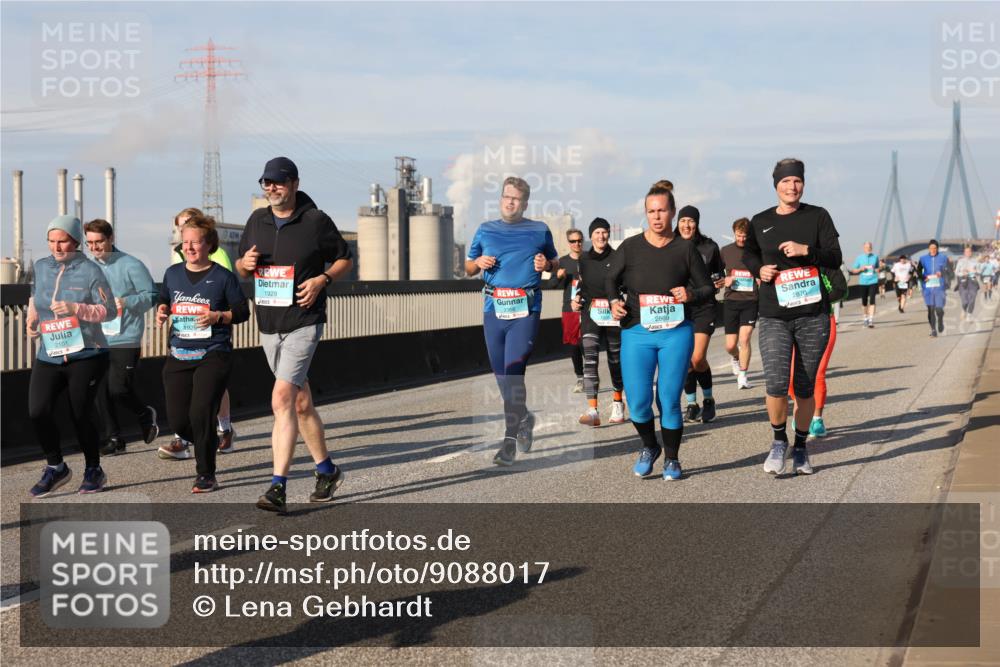 03.10.2025 - Köhlbrandbrückenlauf Lena Gebhardt http://msf.ph/oto/9088017 03.10.2025 10:06:33 Position 2 1935, 2869, 2101, 1926, 1929, 2870 meine-sportfotos.de