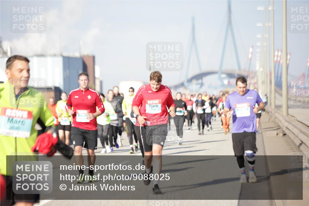 03.10.2025 - Köhlbrandbrückenlauf Jannik Wohlers http://msf.ph/oto/9088025 03.10.2025 10:08:44 Position 3 2632 meine-sportfotos.de