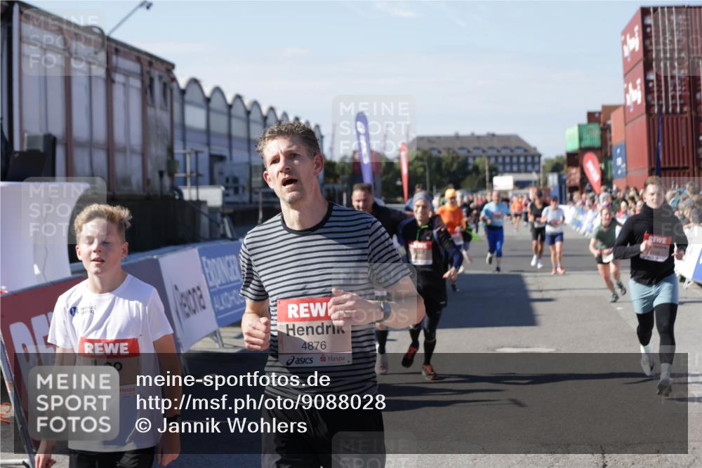 03.10.2025 - Köhlbrandbrückenlauf Jannik Wohlers http://msf.ph/oto/9088028 03.10.2025 13:19:11 Ziel 4143, 4630, 4631, 4632, 4690, 4725, 4727, 4816, 4828, 4876, 4996, 5027, 5853, 5858, 6088, 6117, 6127, 6225, 6226, 6475 meine-sportfotos.de