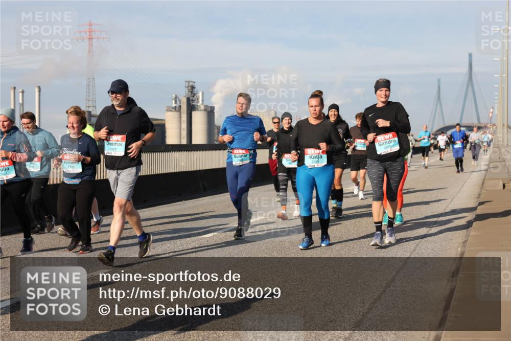 03.10.2025 - Köhlbrandbrückenlauf Lena Gebhardt http://msf.ph/oto/9088029 03.10.2025 10:06:33 Position 2  meine-sportfotos.de