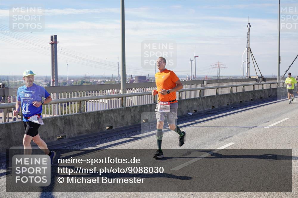 03.10.2025 - Köhlbrandbrückenlauf Michael Burmester http://msf.ph/oto/9088030 03.10.2025 12:44:24 Position 2 50, 4403 meine-sportfotos.de