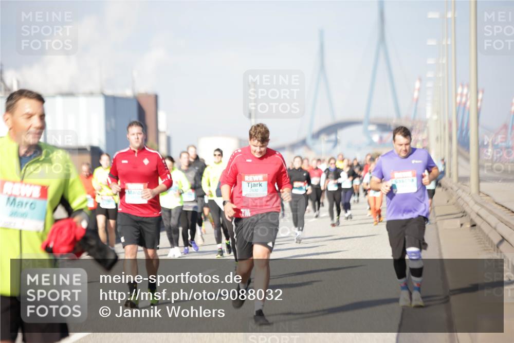 03.10.2025 - Köhlbrandbrückenlauf Jannik Wohlers http://msf.ph/oto/9088032 03.10.2025 10:08:44 Position 3 2600, 2632 meine-sportfotos.de