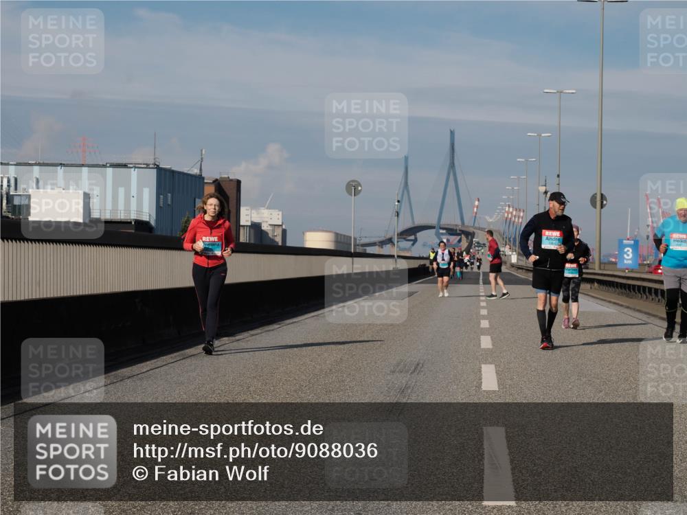 03.10.2025 - Köhlbrandbrückenlauf Fabian Wolf http://msf.ph/oto/9088036 03.10.2025 10:24:02 Position 3 3 meine-sportfotos.de