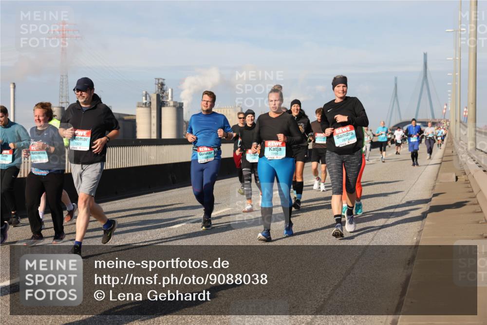 03.10.2025 - Köhlbrandbrückenlauf Lena Gebhardt http://msf.ph/oto/9088038 03.10.2025 10:06:33 Position 2 2092, 1926, 2870, 1929, 2869 meine-sportfotos.de