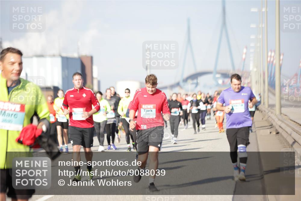 03.10.2025 - Köhlbrandbrückenlauf Jannik Wohlers http://msf.ph/oto/9088039 03.10.2025 10:08:44 Position 3 2630, 2632 meine-sportfotos.de