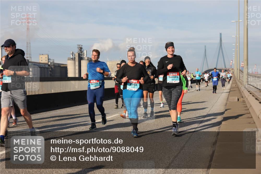 03.10.2025 - Köhlbrandbrückenlauf Lena Gebhardt http://msf.ph/oto/9088049 03.10.2025 10:06:33 Position 2 1929, 2869, 2870 meine-sportfotos.de