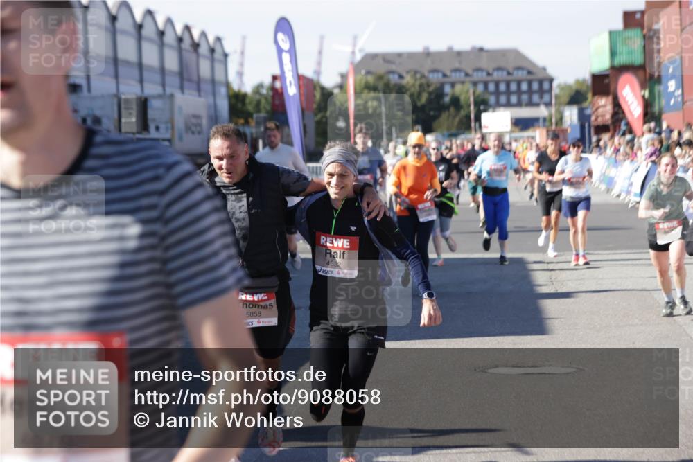 03.10.2025 - Köhlbrandbrückenlauf Jannik Wohlers http://msf.ph/oto/9088058 03.10.2025 13:19:11 Ziel 4143, 4630, 4631, 4632, 4690, 4725, 4727, 4816, 4828, 4876, 4996, 5027, 5853, 5858, 6088, 6117, 6127, 6225, 6226, 6475 meine-sportfotos.de