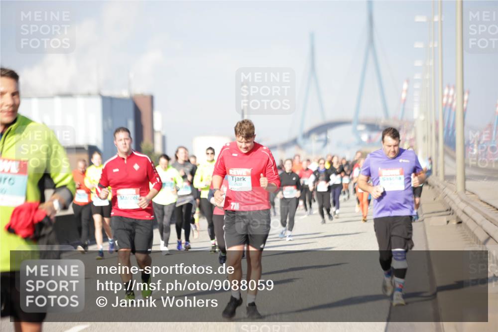 03.10.2025 - Köhlbrandbrückenlauf Jannik Wohlers http://msf.ph/oto/9088059 03.10.2025 10:08:44 Position 3 2632 meine-sportfotos.de