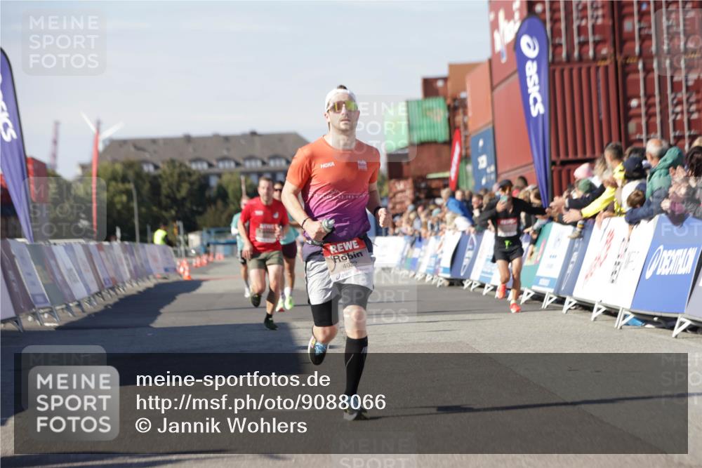 03.10.2025 - Köhlbrandbrückenlauf Jannik Wohlers http://msf.ph/oto/9088066 03.10.2025 12:53:24 Ziel 4029, 4142, 5786, 6241, 6333, 6656, 6804 meine-sportfotos.de