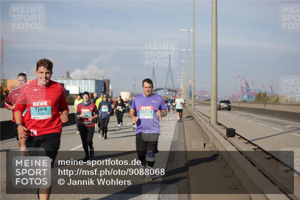 03.10.2025 - Köhlbrandbrückenlauf Jannik Wohlers http://msf.ph/oto/9088068 03.10.2025 10:08:49 Position 3 3483, 2632 meine-sportfotos.de