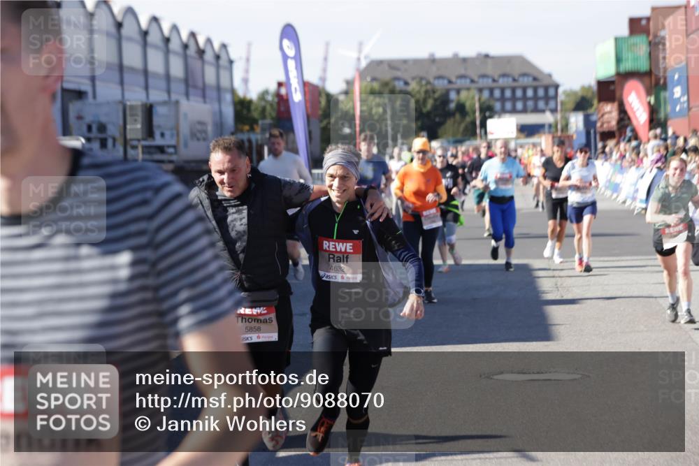 03.10.2025 - Köhlbrandbrückenlauf Jannik Wohlers http://msf.ph/oto/9088070 03.10.2025 13:19:11 Ziel 4143, 4630, 4631, 4632, 4690, 4725, 4727, 4816, 4828, 4876, 4996, 5027, 5853, 5858, 6088, 6117, 6127, 6225, 6226, 6475 meine-sportfotos.de