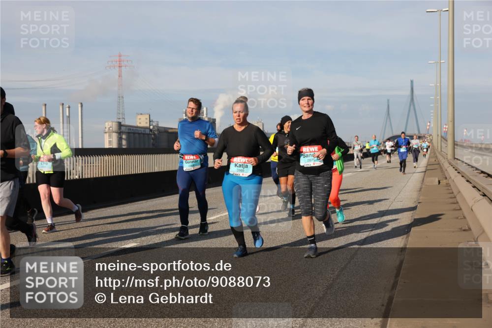 03.10.2025 - Köhlbrandbrückenlauf Lena Gebhardt http://msf.ph/oto/9088073 03.10.2025 10:06:34 Position 2 2112, 2869, 2870 meine-sportfotos.de