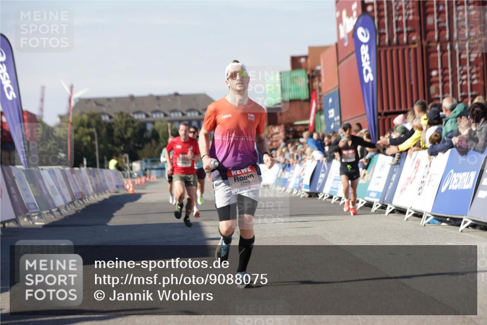03.10.2025 - Köhlbrandbrückenlauf Jannik Wohlers http://msf.ph/oto/9088075 03.10.2025 12:53:24 Ziel 4029, 4142, 5786, 6241, 6333, 6656, 6804 meine-sportfotos.de