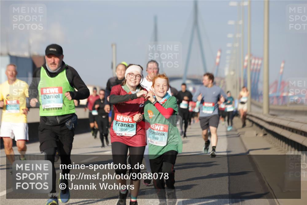 03.10.2025 - Köhlbrandbrückenlauf Jannik Wohlers http://msf.ph/oto/9088078 03.10.2025 09:58:01 Position 3 1674, 3500, 3499 meine-sportfotos.de