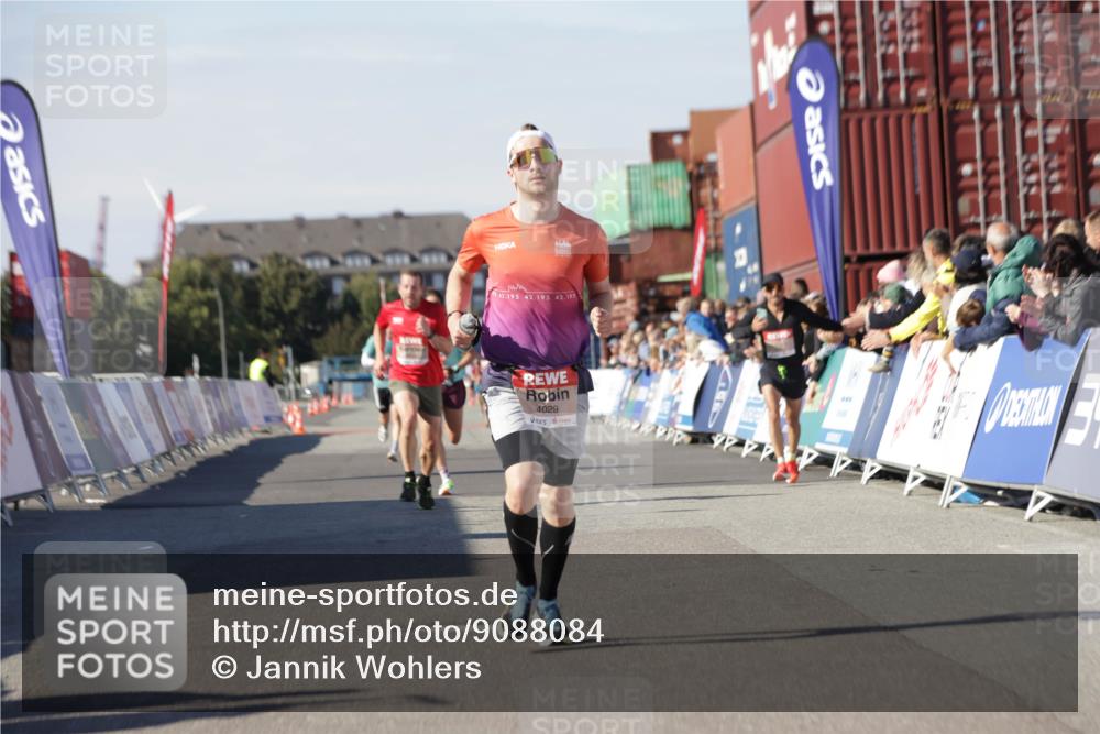 03.10.2025 - Köhlbrandbrückenlauf Jannik Wohlers http://msf.ph/oto/9088084 03.10.2025 12:53:24 Ziel 4029, 4142, 5786, 6241, 6333, 6656, 6804 meine-sportfotos.de