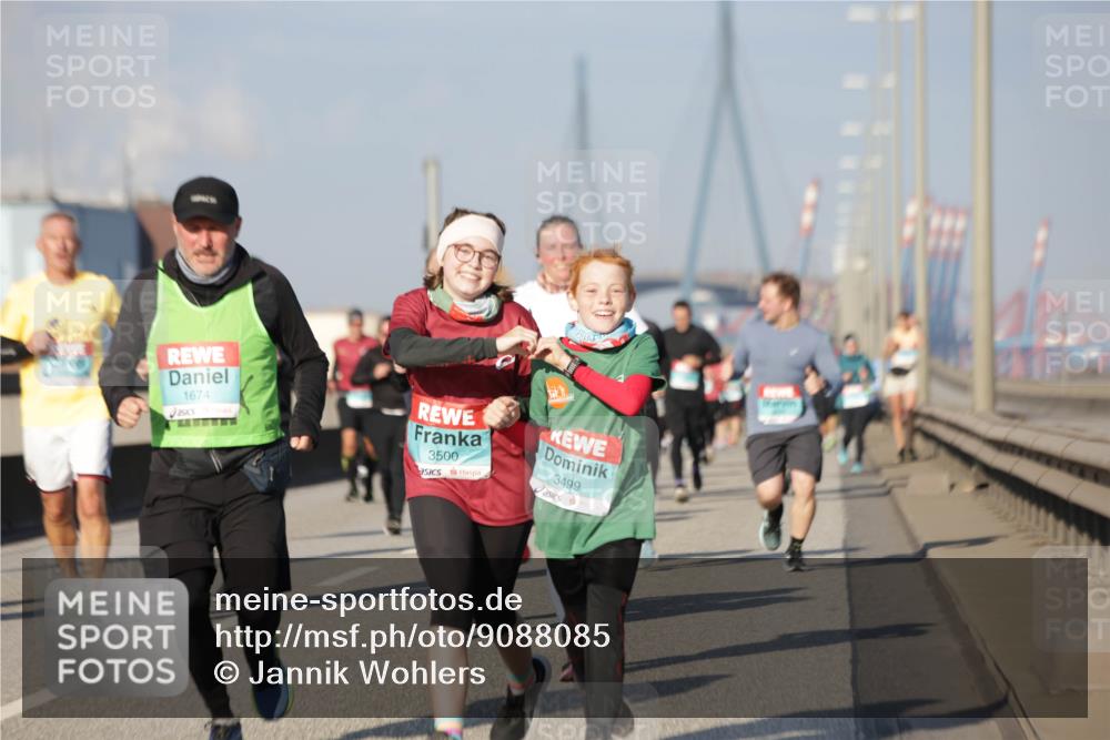 03.10.2025 - Köhlbrandbrückenlauf Jannik Wohlers http://msf.ph/oto/9088085 03.10.2025 09:58:01 Position 3 1674, 3500, 3499 meine-sportfotos.de