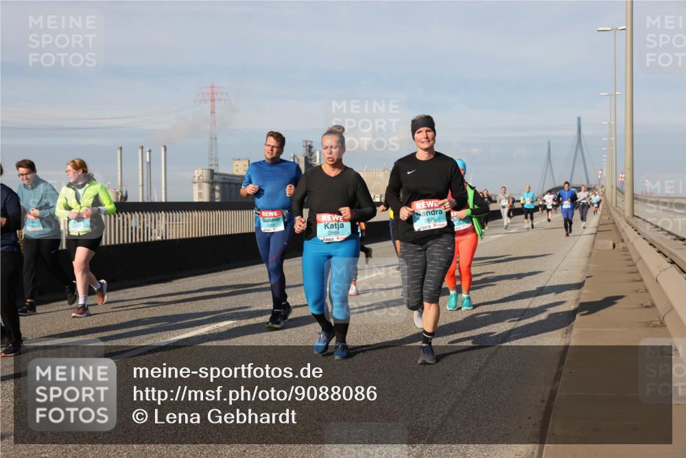 03.10.2025 - Köhlbrandbrückenlauf Lena Gebhardt http://msf.ph/oto/9088086 03.10.2025 10:06:34 Position 2 2869, 2870 meine-sportfotos.de
