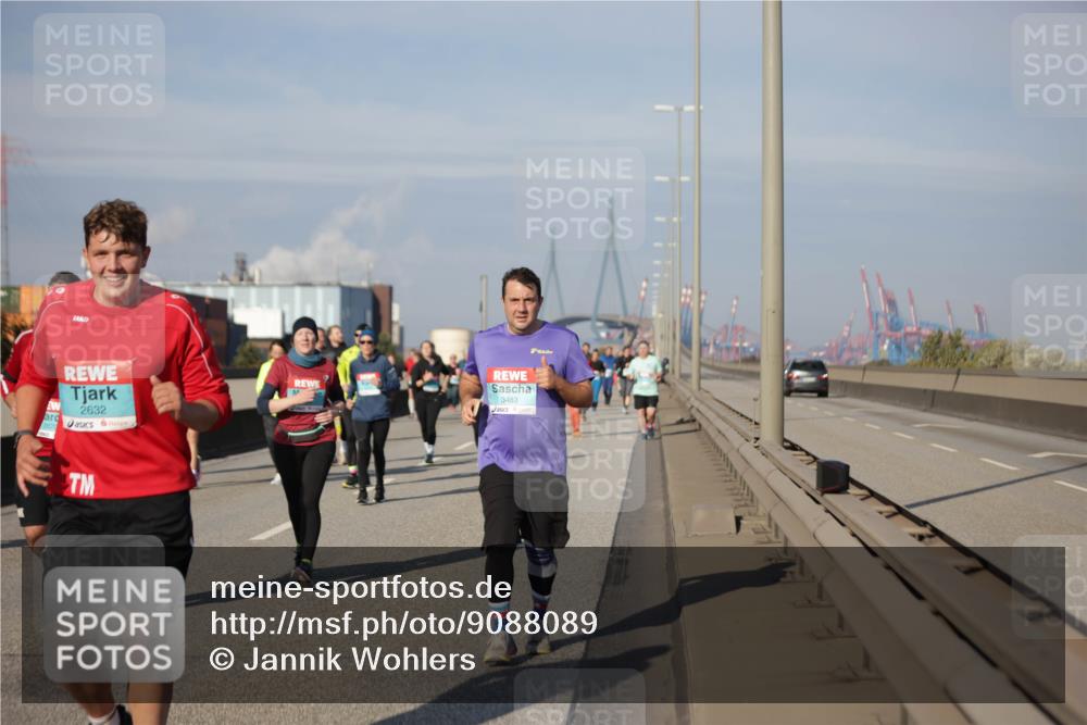 03.10.2025 - Köhlbrandbrückenlauf Jannik Wohlers http://msf.ph/oto/9088089 03.10.2025 10:08:49 Position 3 2632, 3483 meine-sportfotos.de