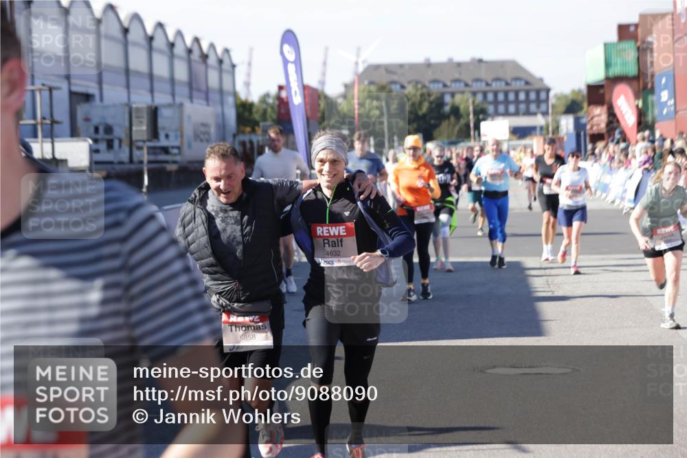 03.10.2025 - Köhlbrandbrückenlauf Jannik Wohlers http://msf.ph/oto/9088090 03.10.2025 13:19:11 Ziel 4143, 4630, 4631, 4632, 4690, 4725, 4727, 4816, 4828, 4876, 4996, 5027, 5853, 5858, 6088, 6117, 6127, 6225, 6226, 6475 meine-sportfotos.de