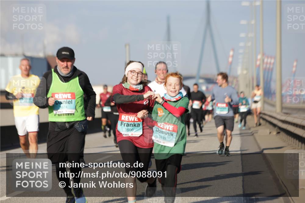 03.10.2025 - Köhlbrandbrückenlauf Jannik Wohlers http://msf.ph/oto/9088091 03.10.2025 09:58:01 Position 3 674, 3500, 3499 meine-sportfotos.de