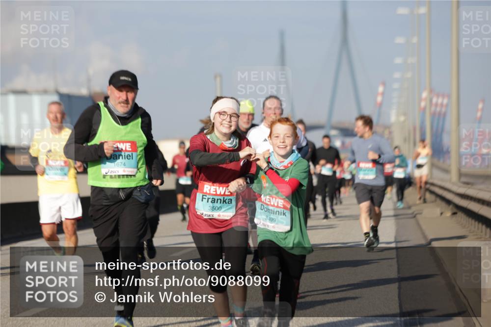 03.10.2025 - Köhlbrandbrückenlauf Jannik Wohlers http://msf.ph/oto/9088099 03.10.2025 09:58:02 Position 3 1674, 3500, 3499 meine-sportfotos.de
