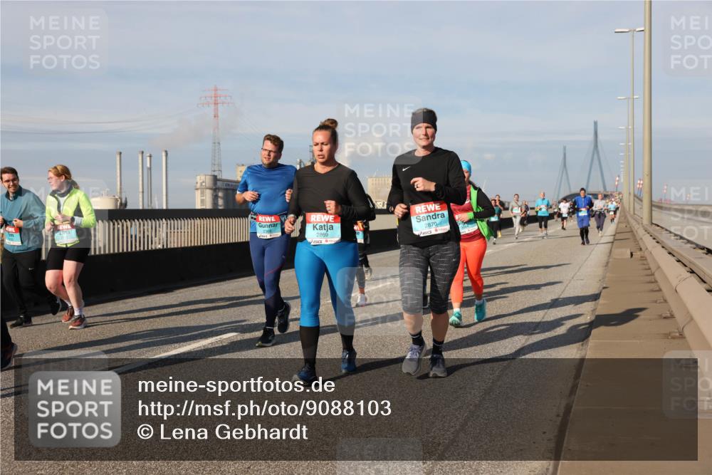03.10.2025 - Köhlbrandbrückenlauf Lena Gebhardt http://msf.ph/oto/9088103 03.10.2025 10:06:34 Position 2 2366, 2869, 2870 meine-sportfotos.de