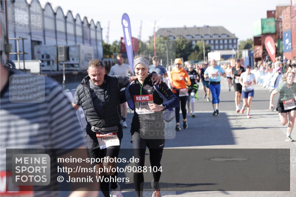 03.10.2025 - Köhlbrandbrückenlauf Jannik Wohlers http://msf.ph/oto/9088104 03.10.2025 13:19:12 Ziel 4143, 4630, 4631, 4632, 4690, 4725, 4727, 4816, 4828, 4876, 4996, 5027, 5853, 5858, 6088, 6117, 6127, 6225, 6226, 6475 meine-sportfotos.de
