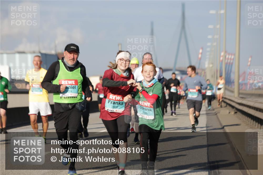 03.10.2025 - Köhlbrandbrückenlauf Jannik Wohlers http://msf.ph/oto/9088105 03.10.2025 09:58:02 Position 3 1674, 3500, 3499 meine-sportfotos.de