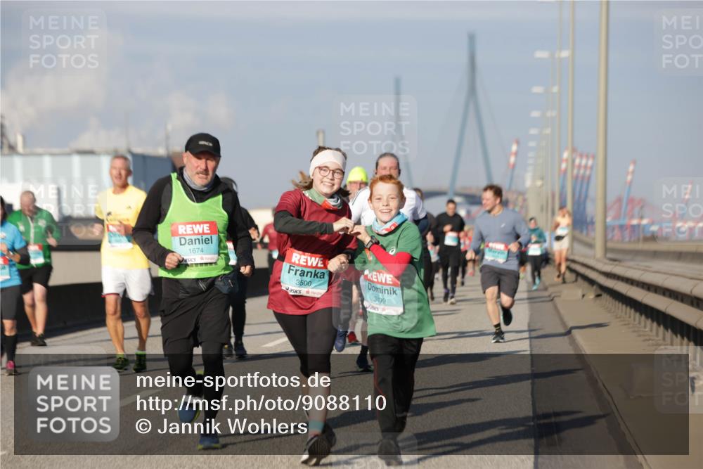 03.10.2025 - Köhlbrandbrückenlauf Jannik Wohlers http://msf.ph/oto/9088110 03.10.2025 09:58:02 Position 3 1674, 3500, 3499 meine-sportfotos.de