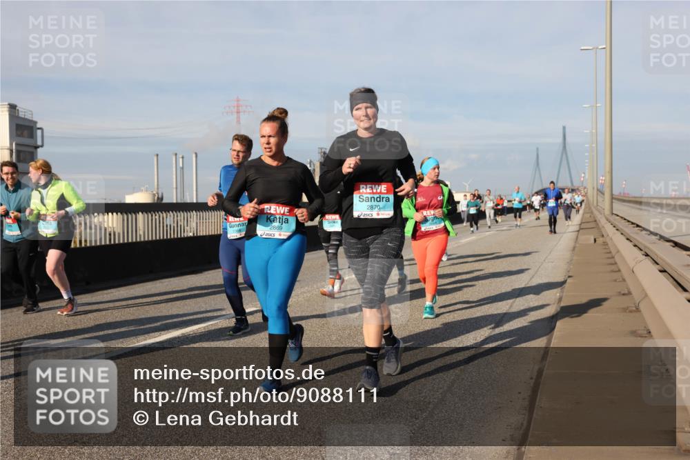 03.10.2025 - Köhlbrandbrückenlauf Lena Gebhardt http://msf.ph/oto/9088111 03.10.2025 10:06:34 Position 2 2869, 2870 meine-sportfotos.de