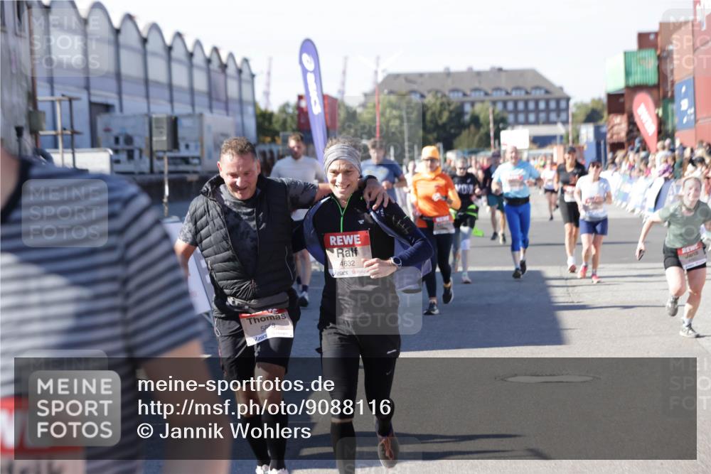 03.10.2025 - Köhlbrandbrückenlauf Jannik Wohlers http://msf.ph/oto/9088116 03.10.2025 13:19:12 Ziel 4143, 4630, 4631, 4632, 4690, 4725, 4727, 4816, 4828, 4876, 4996, 5027, 5853, 5858, 6088, 6117, 6127, 6225, 6226, 6475 meine-sportfotos.de