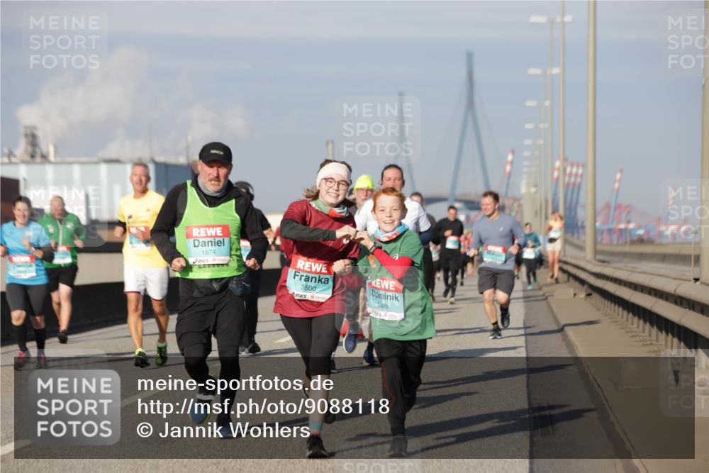 03.10.2025 - Köhlbrandbrückenlauf Jannik Wohlers http://msf.ph/oto/9088118 03.10.2025 09:58:02 Position 3 1674, 3500, 3499 meine-sportfotos.de