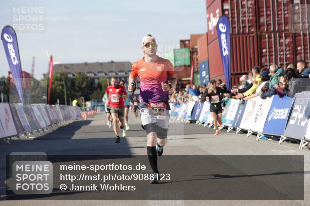 03.10.2025 - Köhlbrandbrückenlauf Jannik Wohlers http://msf.ph/oto/9088123 03.10.2025 12:53:24 Ziel 4029, 4142, 5786, 6241, 6333, 6656, 6804 meine-sportfotos.de