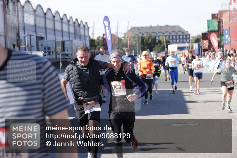 03.10.2025 - Köhlbrandbrückenlauf Jannik Wohlers http://msf.ph/oto/9088129 03.10.2025 13:19:12 Ziel 4143, 4630, 4631, 4632, 4690, 4725, 4727, 4816, 4828, 4876, 4996, 5027, 5853, 5858, 6088, 6117, 6127, 6225, 6226, 6475 meine-sportfotos.de