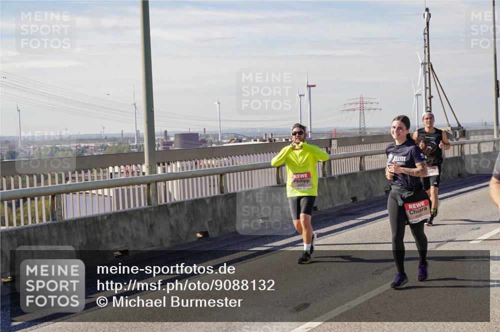 03.10.2025 - Köhlbrandbrückenlauf Michael Burmester http://msf.ph/oto/9088132 03.10.2025 12:44:28 Position 2 4590 meine-sportfotos.de
