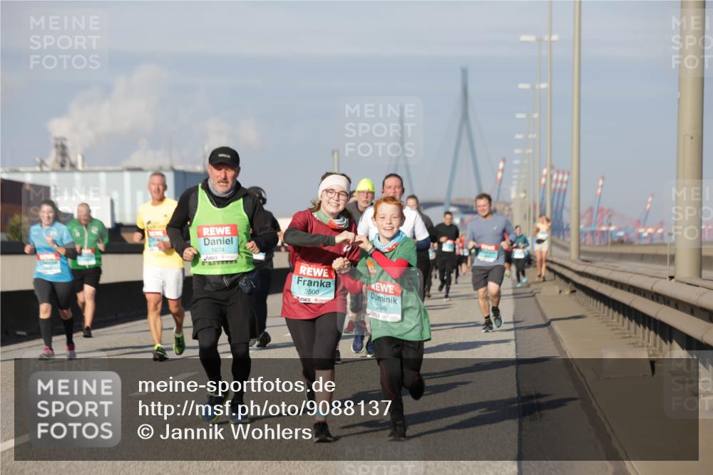 03.10.2025 - Köhlbrandbrückenlauf Jannik Wohlers http://msf.ph/oto/9088137 03.10.2025 09:58:02 Position 3 1674, 3500, 3499 meine-sportfotos.de