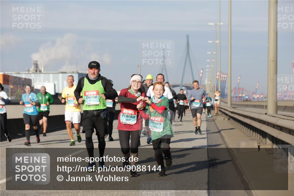03.10.2025 - Köhlbrandbrückenlauf Jannik Wohlers http://msf.ph/oto/9088144 03.10.2025 09:58:02 Position 3 1674, 3500, 3499 meine-sportfotos.de