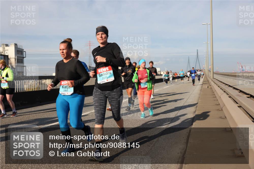 03.10.2025 - Köhlbrandbrückenlauf Lena Gebhardt http://msf.ph/oto/9088145 03.10.2025 10:06:35 Position 2 7, 2112, 2869, 2870 meine-sportfotos.de