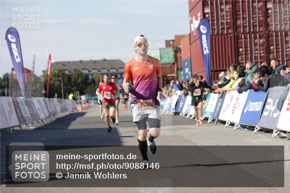 03.10.2025 - Köhlbrandbrückenlauf Jannik Wohlers http://msf.ph/oto/9088146 03.10.2025 12:53:24 Ziel 4029, 4142, 5786, 6241, 6333, 6656, 6804 meine-sportfotos.de