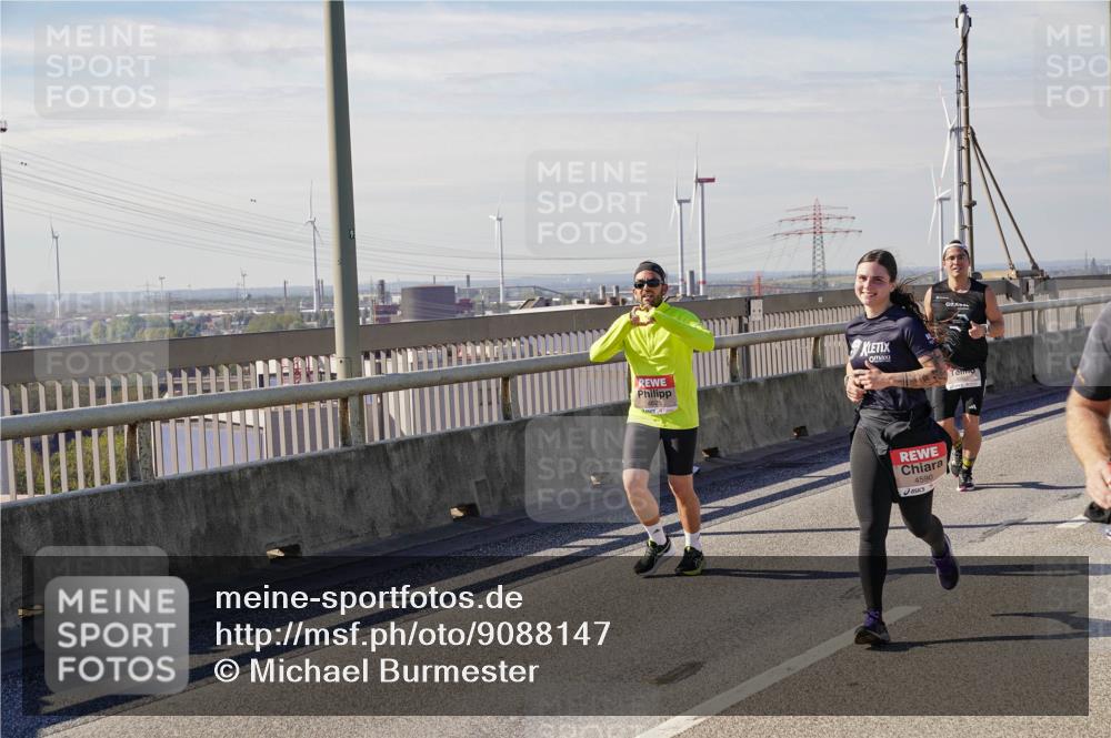 03.10.2025 - Köhlbrandbrückenlauf Michael Burmester http://msf.ph/oto/9088147 03.10.2025 12:44:28 Position 2 4590 meine-sportfotos.de