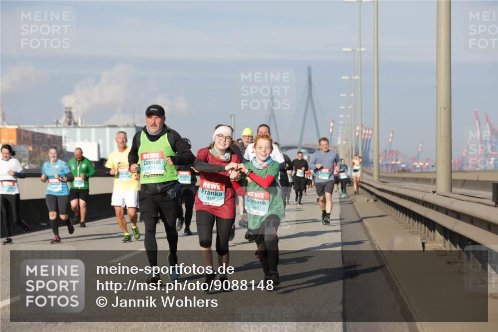 03.10.2025 - Köhlbrandbrückenlauf Jannik Wohlers http://msf.ph/oto/9088148 03.10.2025 09:58:02 Position 3 1674, 3500, 3499 meine-sportfotos.de