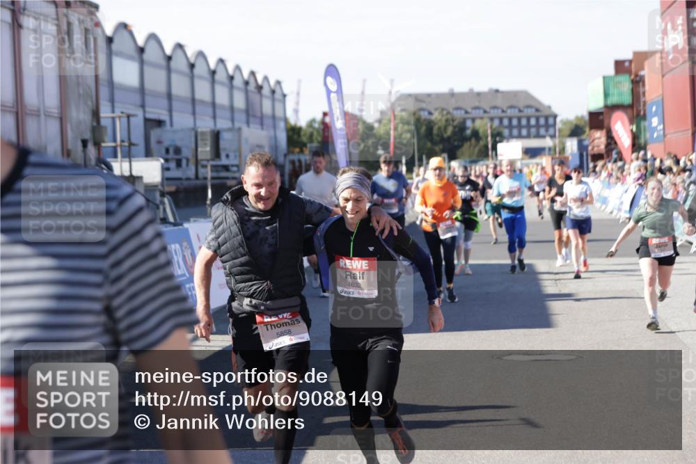 03.10.2025 - Köhlbrandbrückenlauf Jannik Wohlers http://msf.ph/oto/9088149 03.10.2025 13:19:12 Ziel 4143, 4630, 4631, 4632, 4690, 4725, 4727, 4816, 4828, 4876, 4996, 5027, 5853, 5858, 6088, 6117, 6127, 6225, 6226, 6475 meine-sportfotos.de
