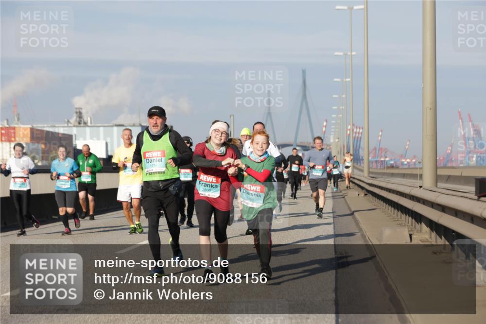 03.10.2025 - Köhlbrandbrückenlauf Jannik Wohlers http://msf.ph/oto/9088156 03.10.2025 09:58:02 Position 3 1674, 3500, 3499 meine-sportfotos.de
