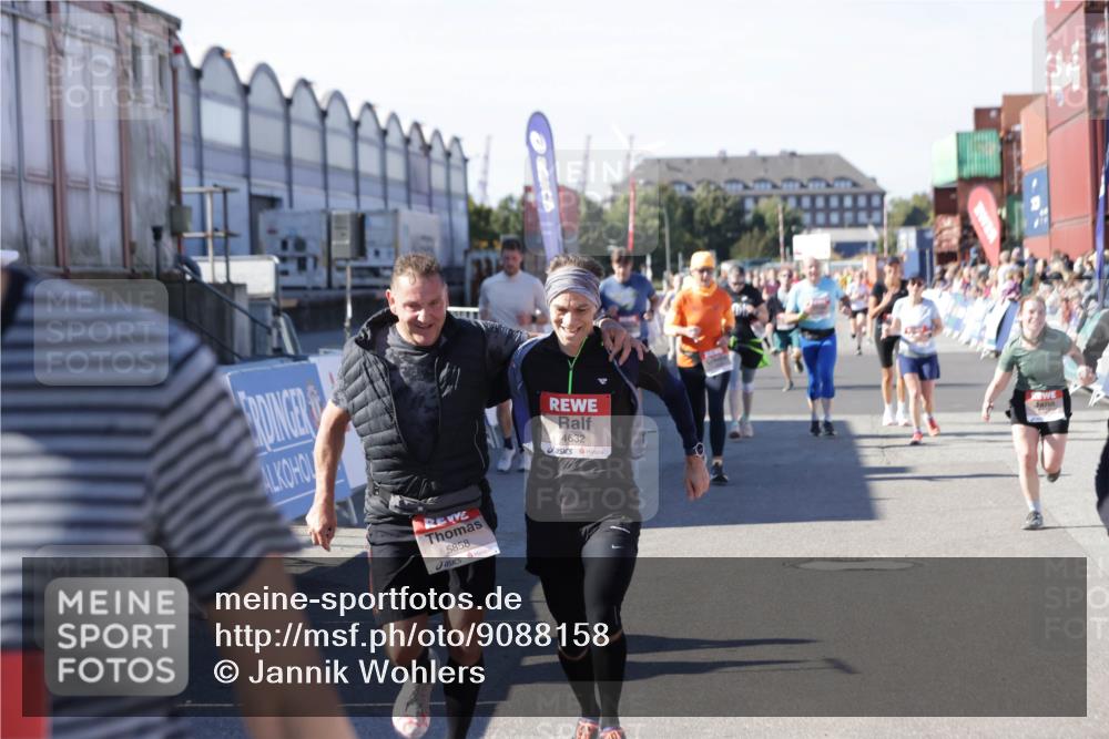 03.10.2025 - Köhlbrandbrückenlauf Jannik Wohlers http://msf.ph/oto/9088158 03.10.2025 13:19:12 Ziel 4143, 4630, 4631, 4632, 4690, 4725, 4727, 4816, 4828, 4876, 4996, 5027, 5853, 5858, 6088, 6117, 6127, 6225, 6226, 6475 meine-sportfotos.de
