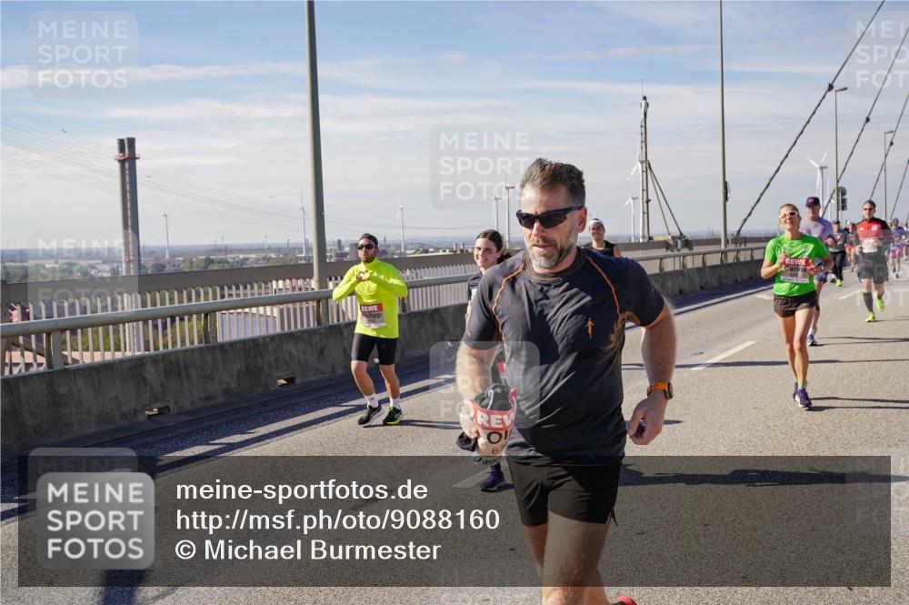 03.10.2025 - Köhlbrandbrückenlauf Michael Burmester http://msf.ph/oto/9088160 03.10.2025 12:44:29 Position 2 63 meine-sportfotos.de